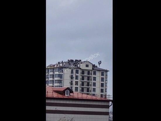     Крыша дома на улице Шмидта / Фото: t.me/chpnvrsk