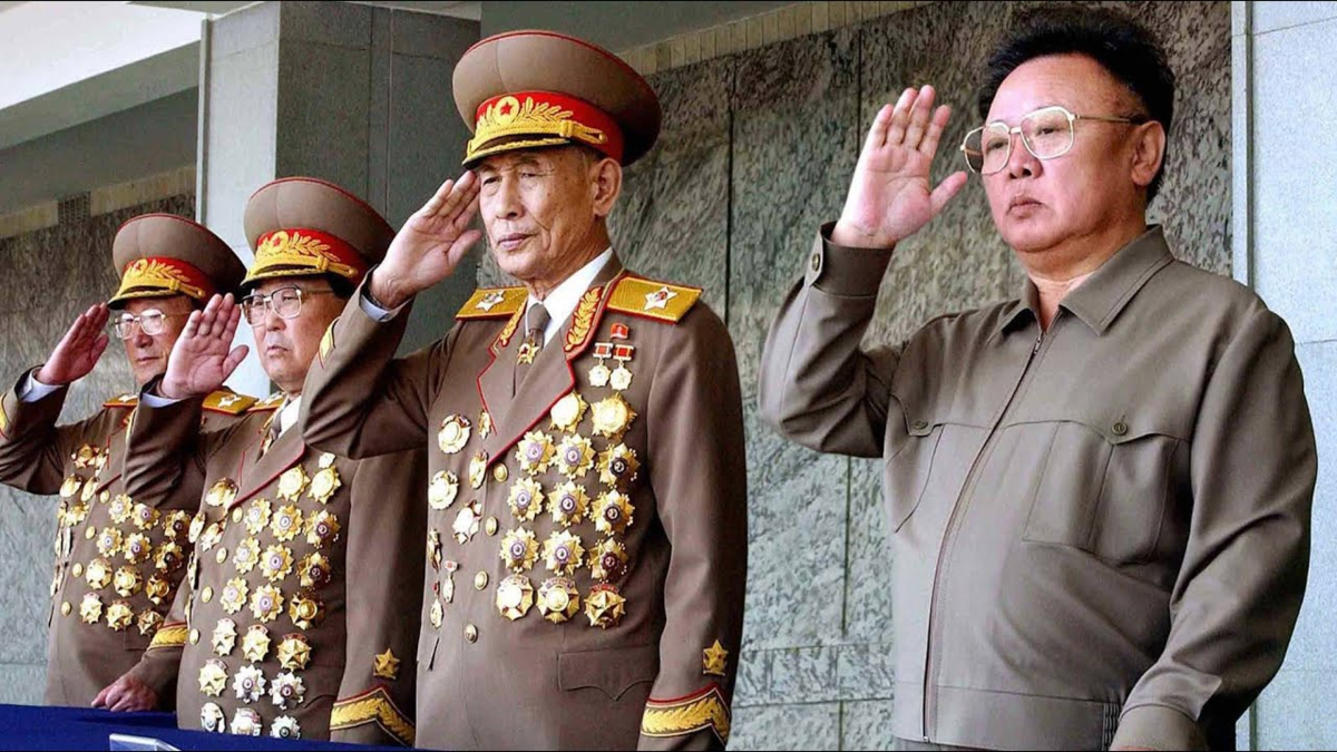 Генералы Северной Кореи. Генералы Северной Кореи в орденах. Ли Ыль соль Маршал. Ордена генералов Северной Кореи.