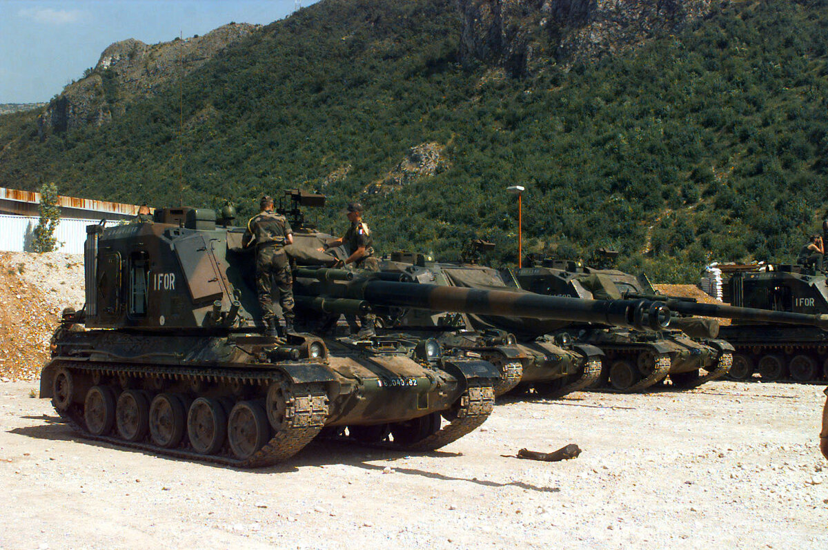 155-мм самоходная артиллерийская установка, разработанная Французской фирмой Nexter на базе танка AMX-30 ещё в 1972 году, этот монстр будет стоять на вооружении Франции до 2030 года.-2