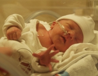 Большую опасность представляют также и соматические заболевания. Наличие тонзиллитов, вирусных гепатитов, острых респираторных вирусных заболеваний и даже проблем по стоматологической части, может быть не только причиной преждевременного прерывания беременности, но и чаще всего вызывает у ребенка ряд серьезных проблем и патологий.