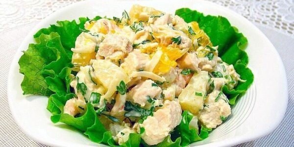 Салат с курицей, ананасами и сухариками - пошаговый рецепт с фото на internat-mednogorsk.ru