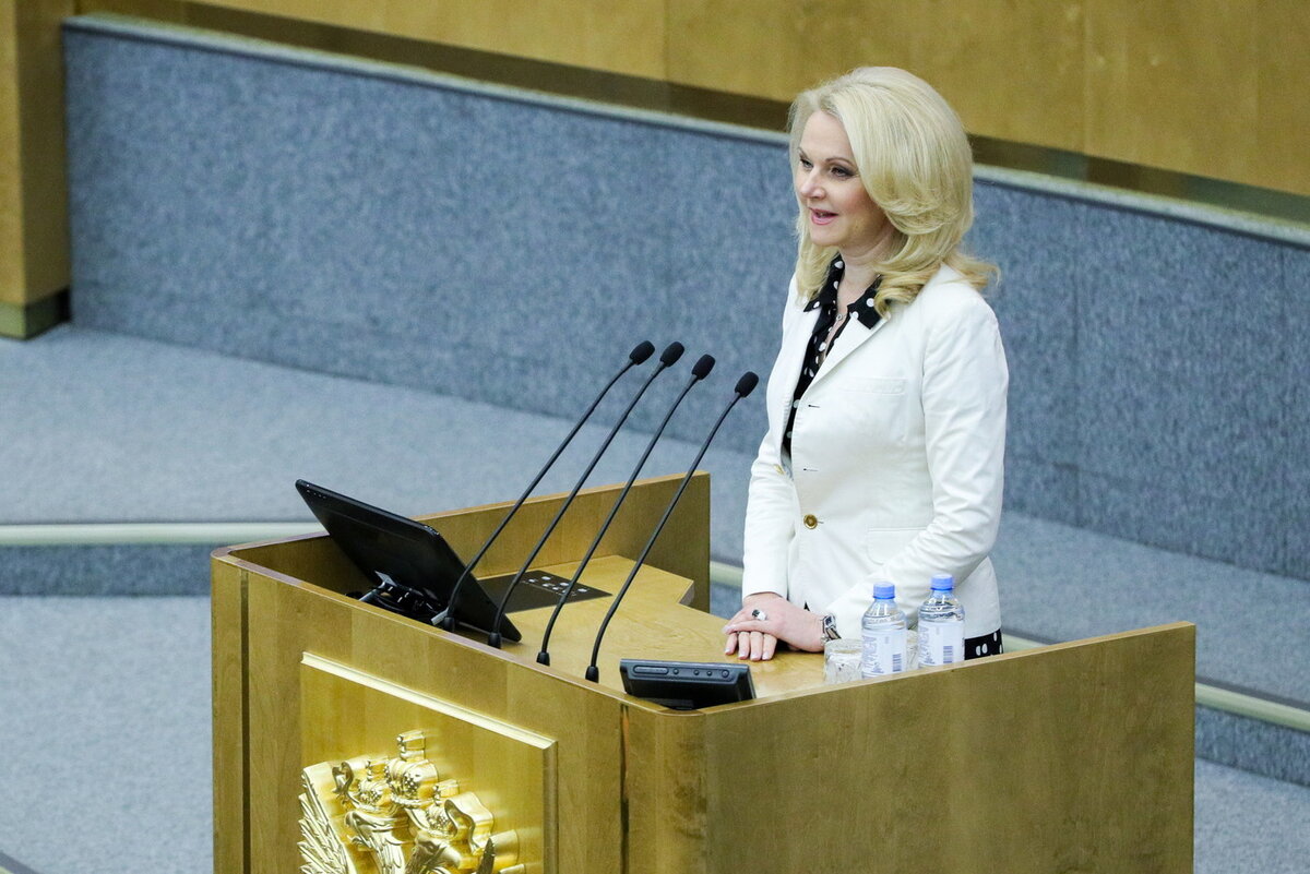 http://www.woman.ru/stars/medley1/article/219538/gallery/3/