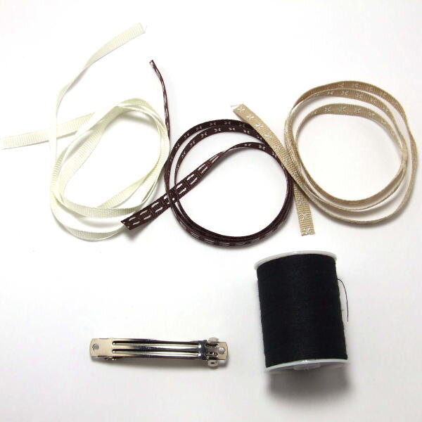 Вам понадобится заколка 6 см , 3 вида ленты шириной 5мм и нитка или проволока, ножницы.