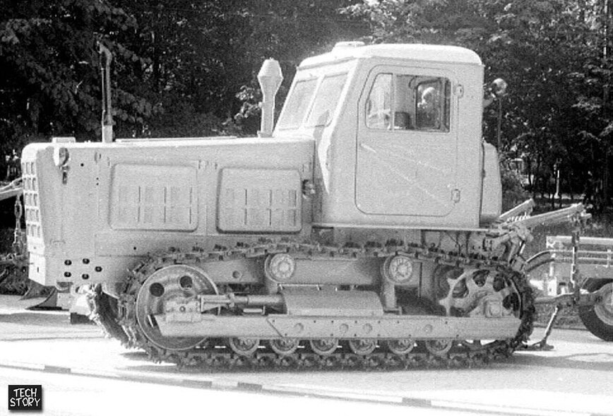 Трактор т4. Трактор гусеничный т-4а. Т-4 трактор. Алтаец трактор т-4. АТЗ т4