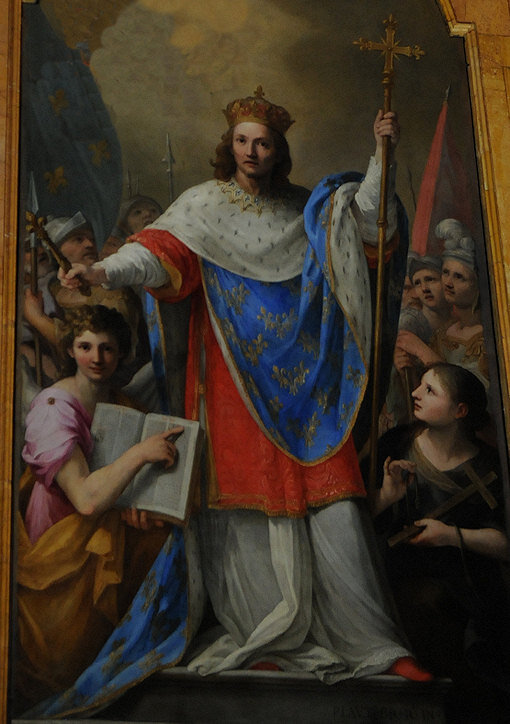 Король Франции Людовик с помощью ассистентки справа от себя как бы намекает на то, кто он есть и чем занимался