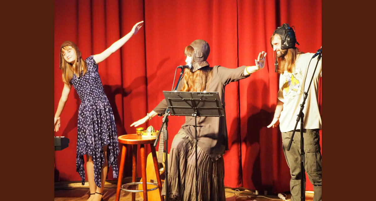 Соня Баулина, Зоя Ященко, Дмитрий Баулин. Берлин, клуб "Авиатор"