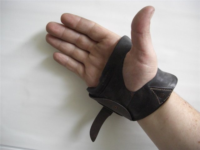 The blade of a peasant knife was too short, so it was decided to lengthen it. The photo shows exactly the peasant version.