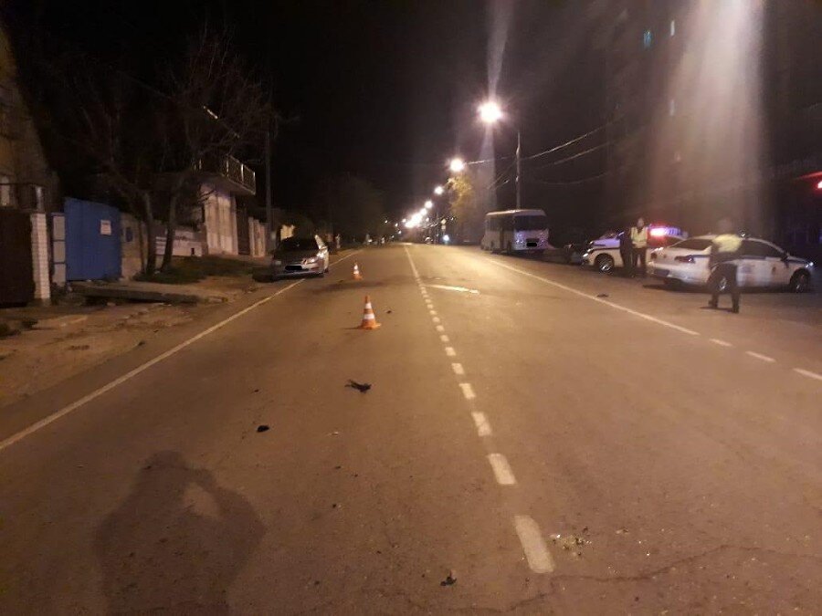 ДТП произошло около 11 часов вечера 29 октября на улице Советской в Супсехе. По предварительным данным, 18-летний водитель мотоцикла Yamaha TDM без водительского удостоверения наехал на двух пешеходов.