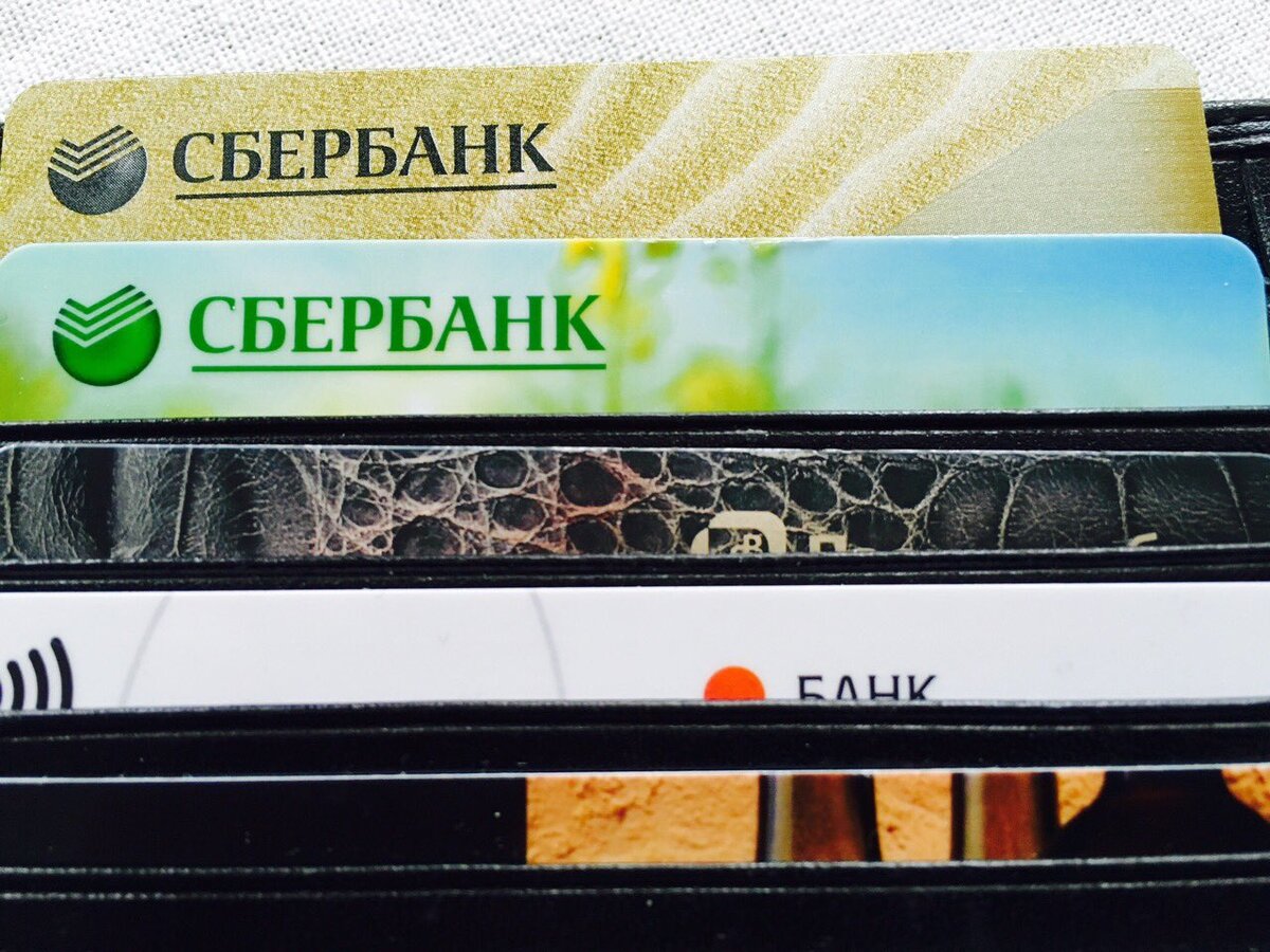 Имена и адреса электронной почты около 420 тысяч сотрудников Сбербанка попали в Интернет. Об этом сообщил «Коммерсантъ» в понедельник утром. Спустя несколько часов крупнейший банк России подтвердил эту информацию.