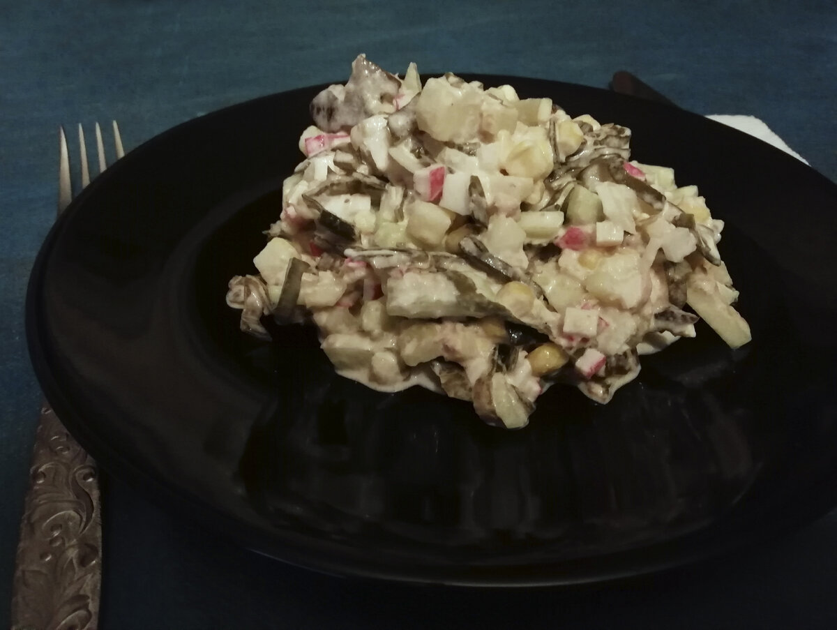Салат очень вкусный.