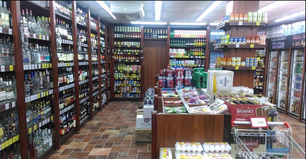 Среднестатистический магазин Красное&Белое