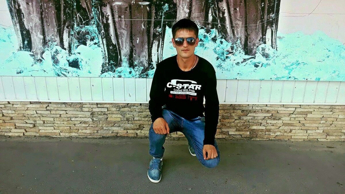 Любовь -лучшее что есть в нашей жизни. Ее купить нельзя не за какие деньги. Любовь приходит к каждому человеку по разному. А как вы считаете..... Давайте продолжим текст! Любовь это-