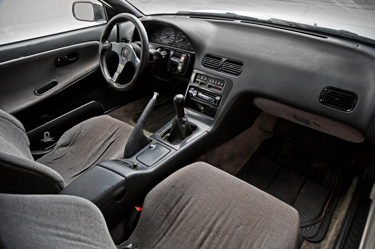 Заднеприводная спортивная автомодель Ниссан 240 SX, была впервые презентована в 1989 году для североамериканского континента. Он пришел на смену ранее продаваемой автомодели 200 SX(S12).