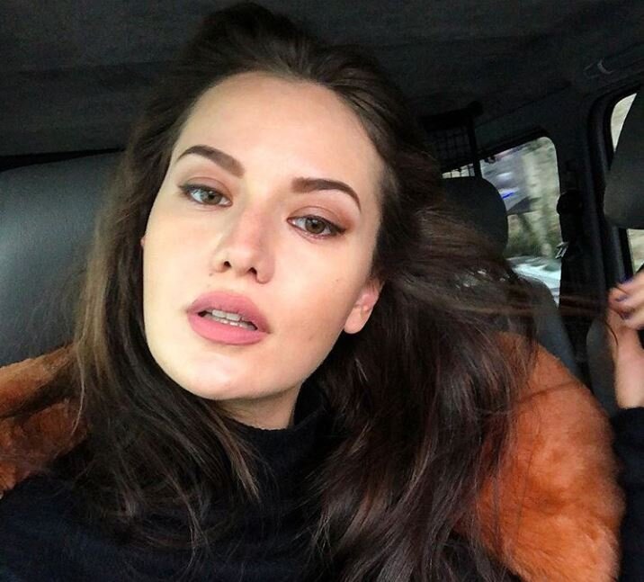 Фахрие Озчивит, фото @evcenf