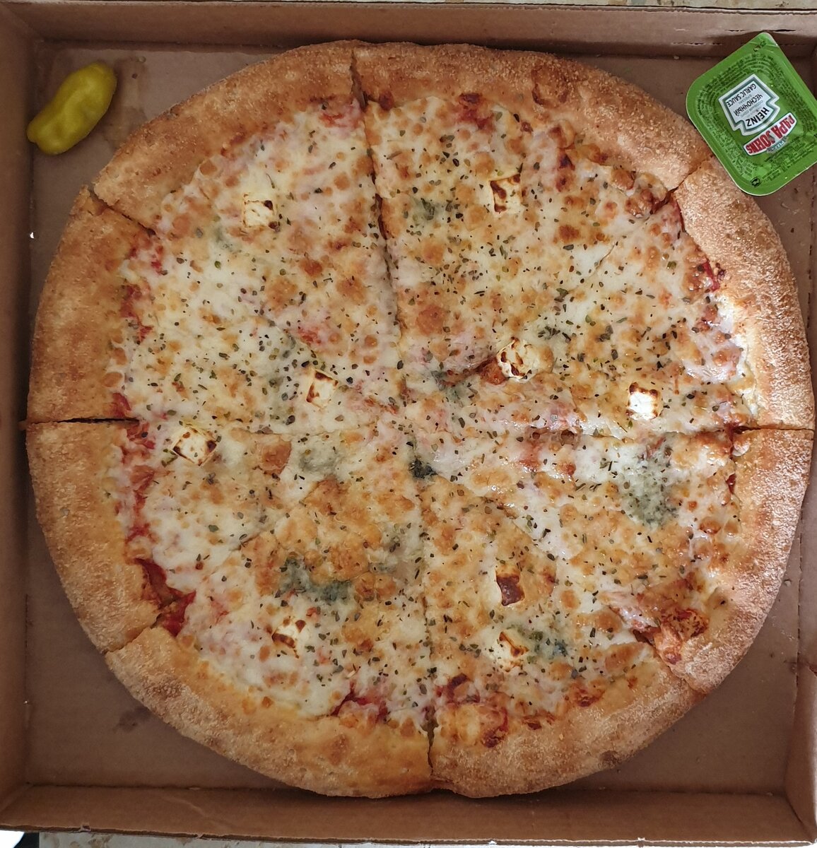 Пицца папа Джонс четыре сыра