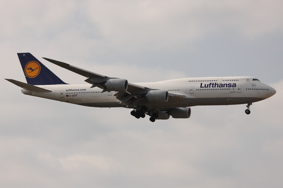 А вот старший брат ещё может потрудиться                                                                                                 /Milad A380 [CC BY 3.0 (https://creativecommons.org/licenses/by/3.0)]