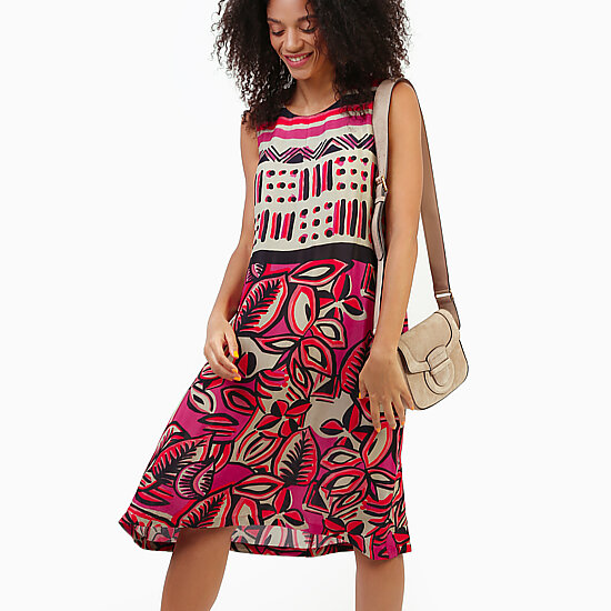 На фото: платье BLUKEY (арт. Z710 160 161 multicolor), сумочка Coccinelle (арт. E1-DS1-55-01-01-N75 taupe chamois).