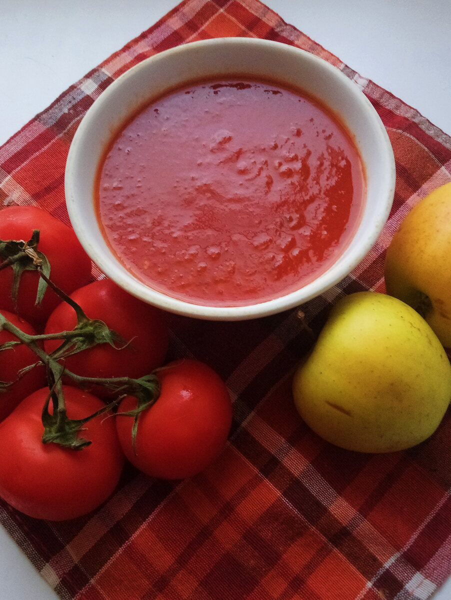 Рецепт кетчупа помидоры и лук. Домашний кетчуп. Соус из помидор. Кетчуп из помидоров. Помидорный соус домашний.