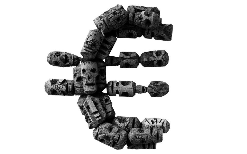 Английский экономист Пит Ланн защищает теорию поведенческой экономики, согласно которой рынком движет не рациональный выбор и расчет, а благородные или мелочные человеческие инстинкты. А английский экономист Тим Хартфорд с ним не соглашается. 