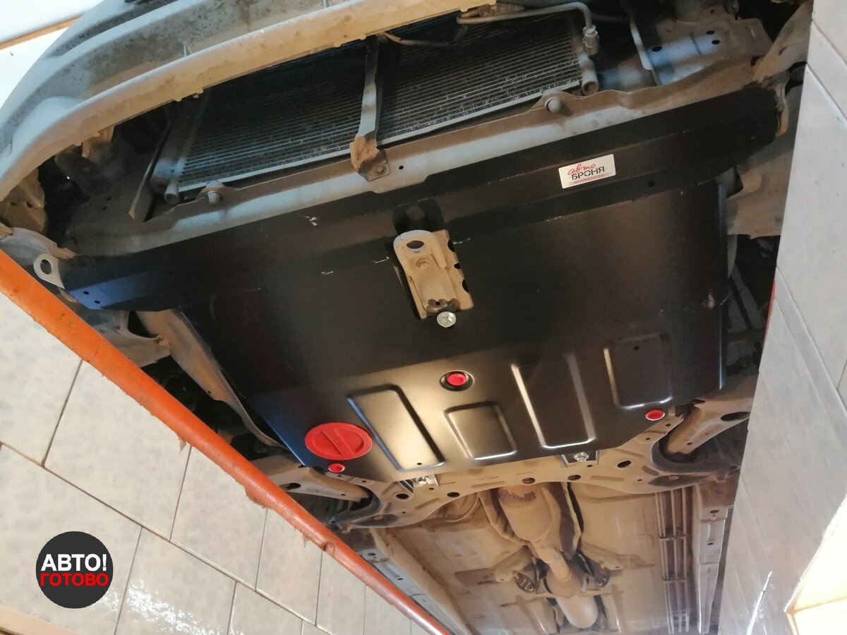 АВТОБРОНЯ. 2WD. Переднее крепление на приварные уголки - менее удобно при установке. Усложняет регулировку крепления на машинах с нарушенной геометрией. Дополнительная пятая точка крепления - в продольную опору двигателя 