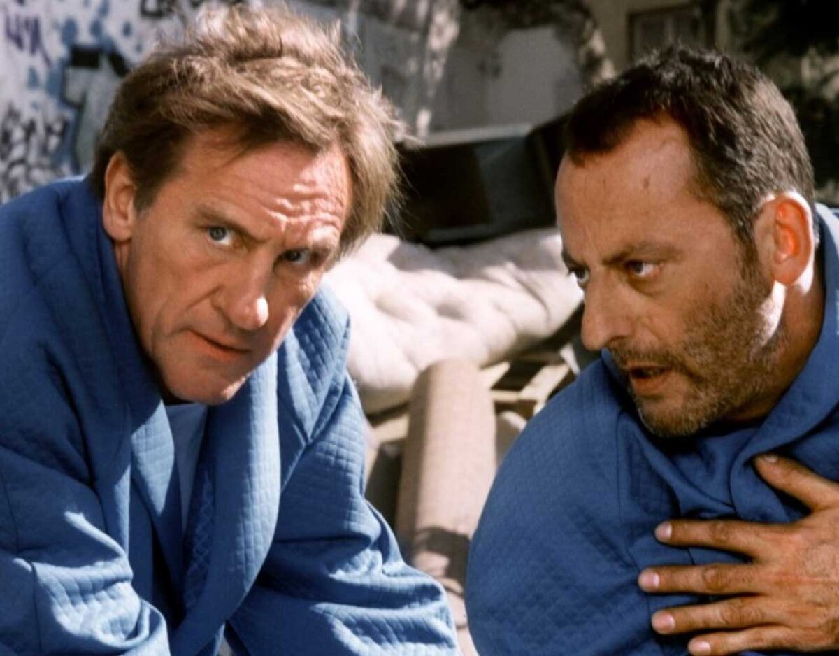 венсан кассель в фильме этот неловкий момент. жан рено и жерар депардье. ржачные французские комедии. старые французские комедии с высоким рейтингом. комедия: «этот неловкий момент» (2015, франция).