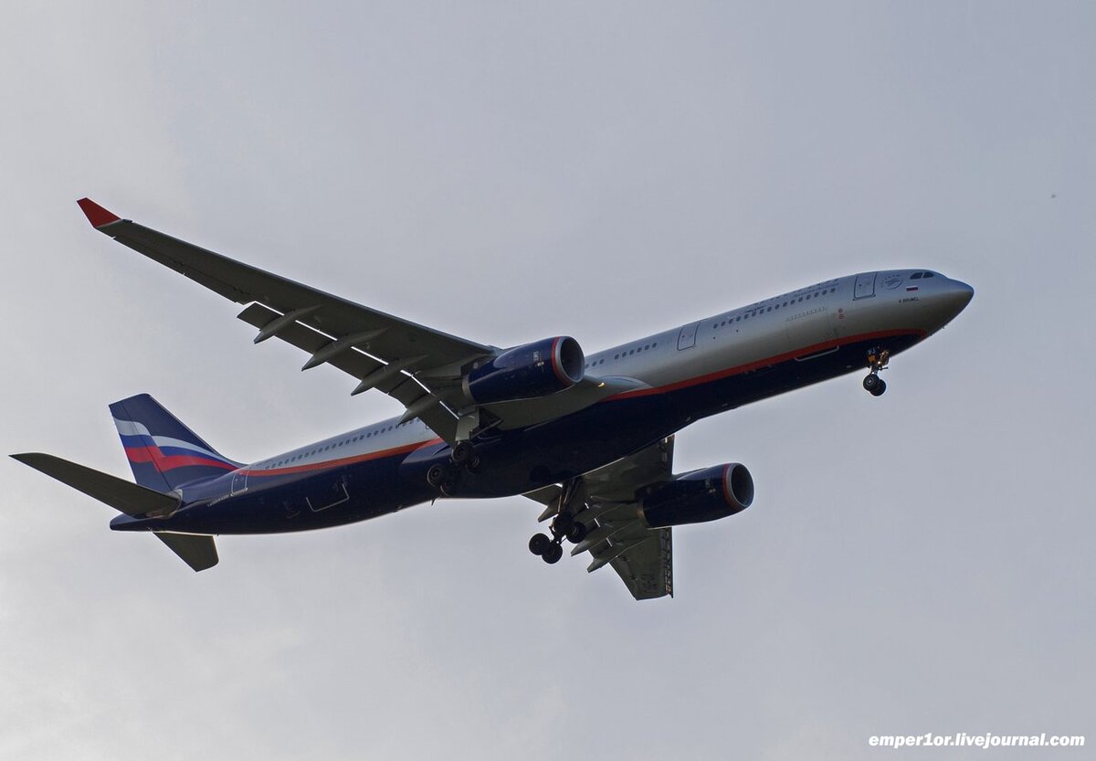 Airbus A330-343 рейсом SU2551 Амстердам - Москва (Шереметьево) 