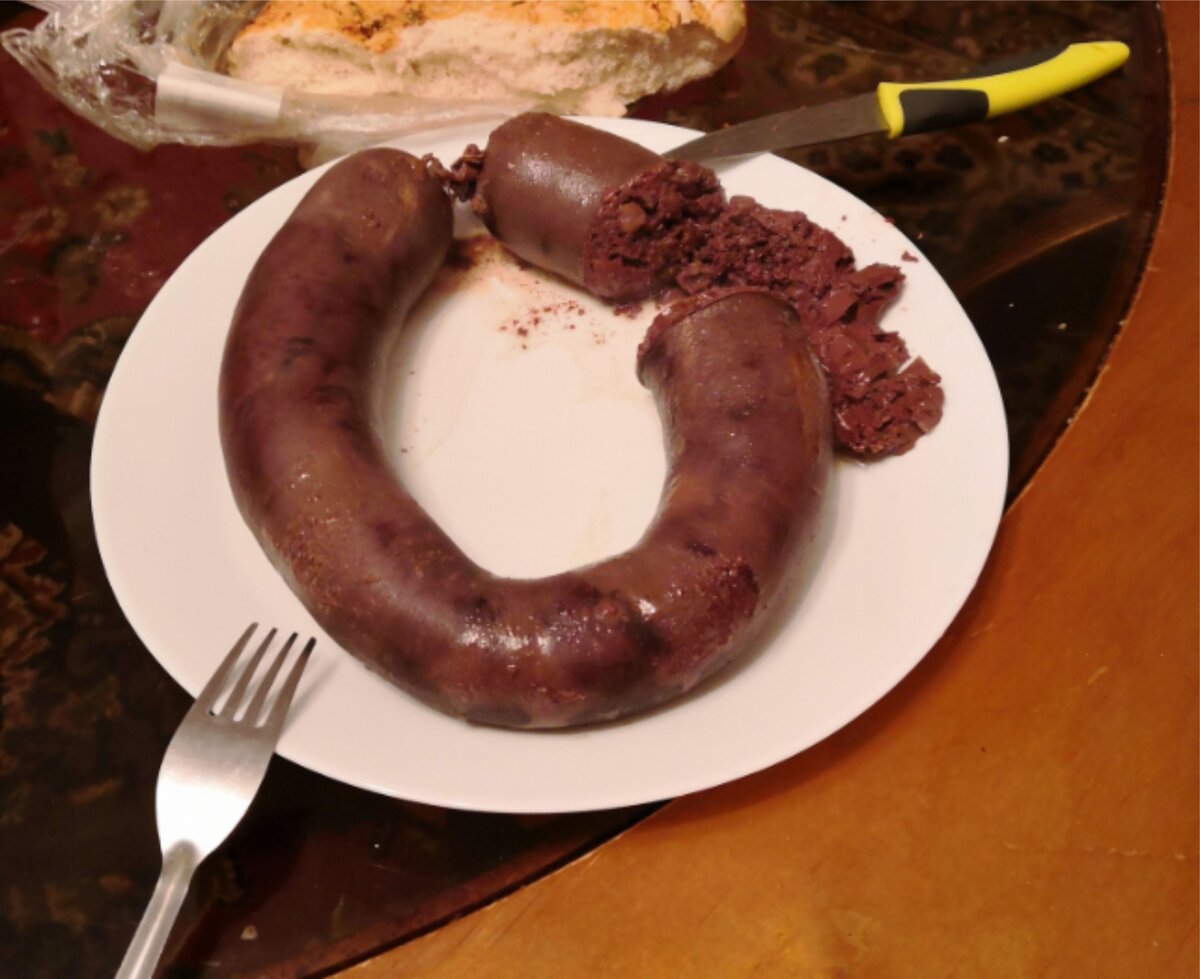 Сваренная кровяная колбаса