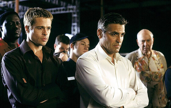 Красавцы, главные герои. А вон там справа - Сол, один почему-то...