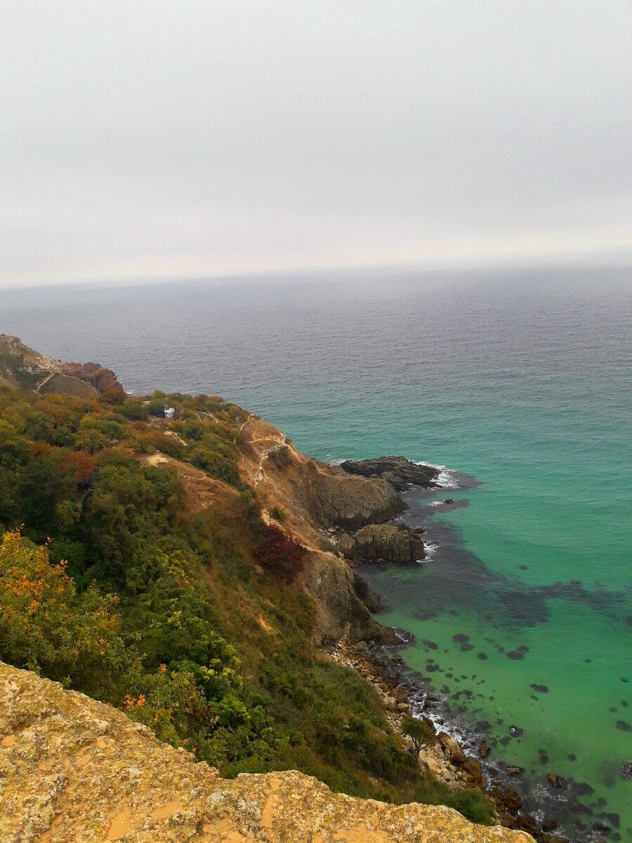 Дорога к нудистскому пляжу под монастырем в Крыму, и наша находка советская ложка за 16 копеек, которую там вынесло море