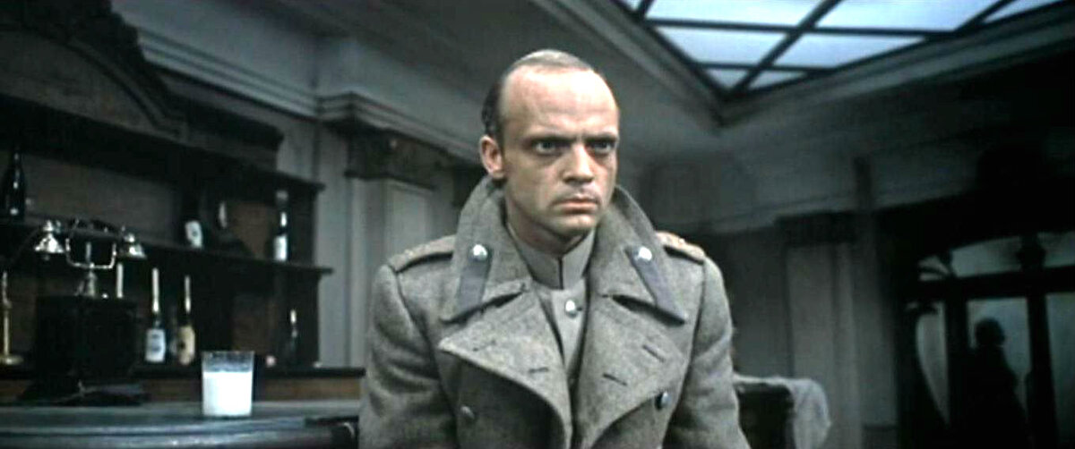 Кадр из к/ф "Бег"