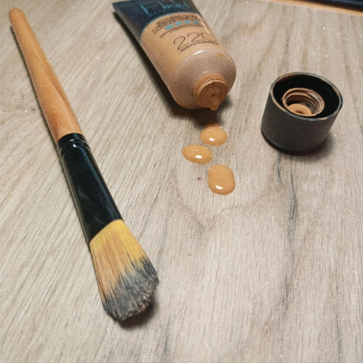 кисть для тональной основы