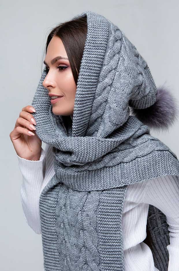 Вязаный женский свитер и шарф хомут