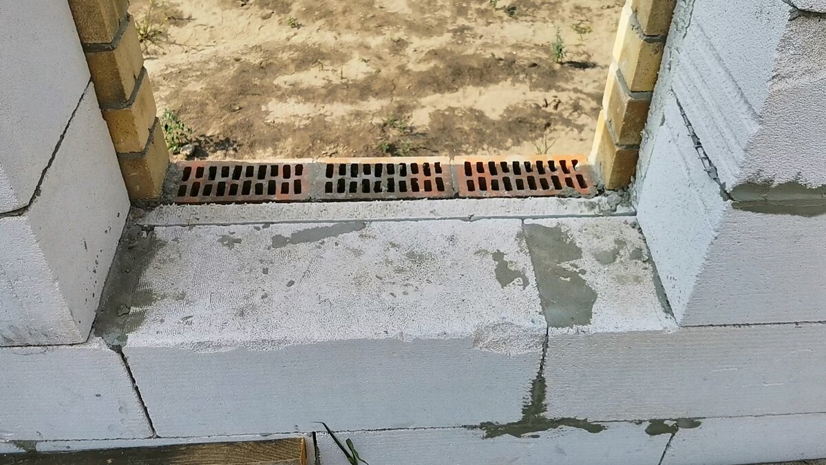 Лицевая кладка не защищена раствором