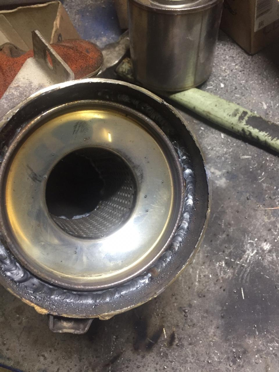 Установка и сварка пламегасителя взамен разрушенного катализатора в Хансервис. 