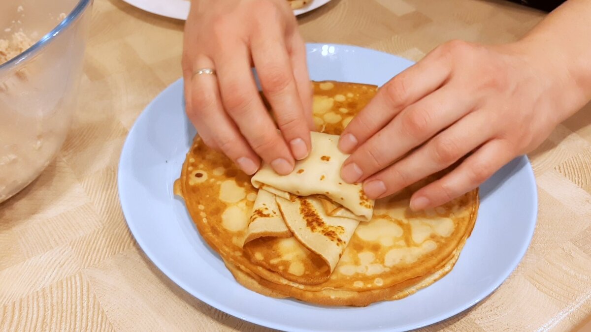 Блины (блинчики) с мясом. СОЧНАЯ начинка, которая не вываливается, и идеальный  рецепт блинов | Ладная кухня | Дзен