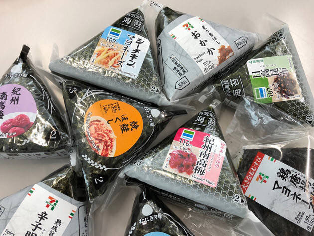Так выглядят японские онигири. Источник: https://www.excite.co.jp/news/article/Shueishapn_20190509_108826/
