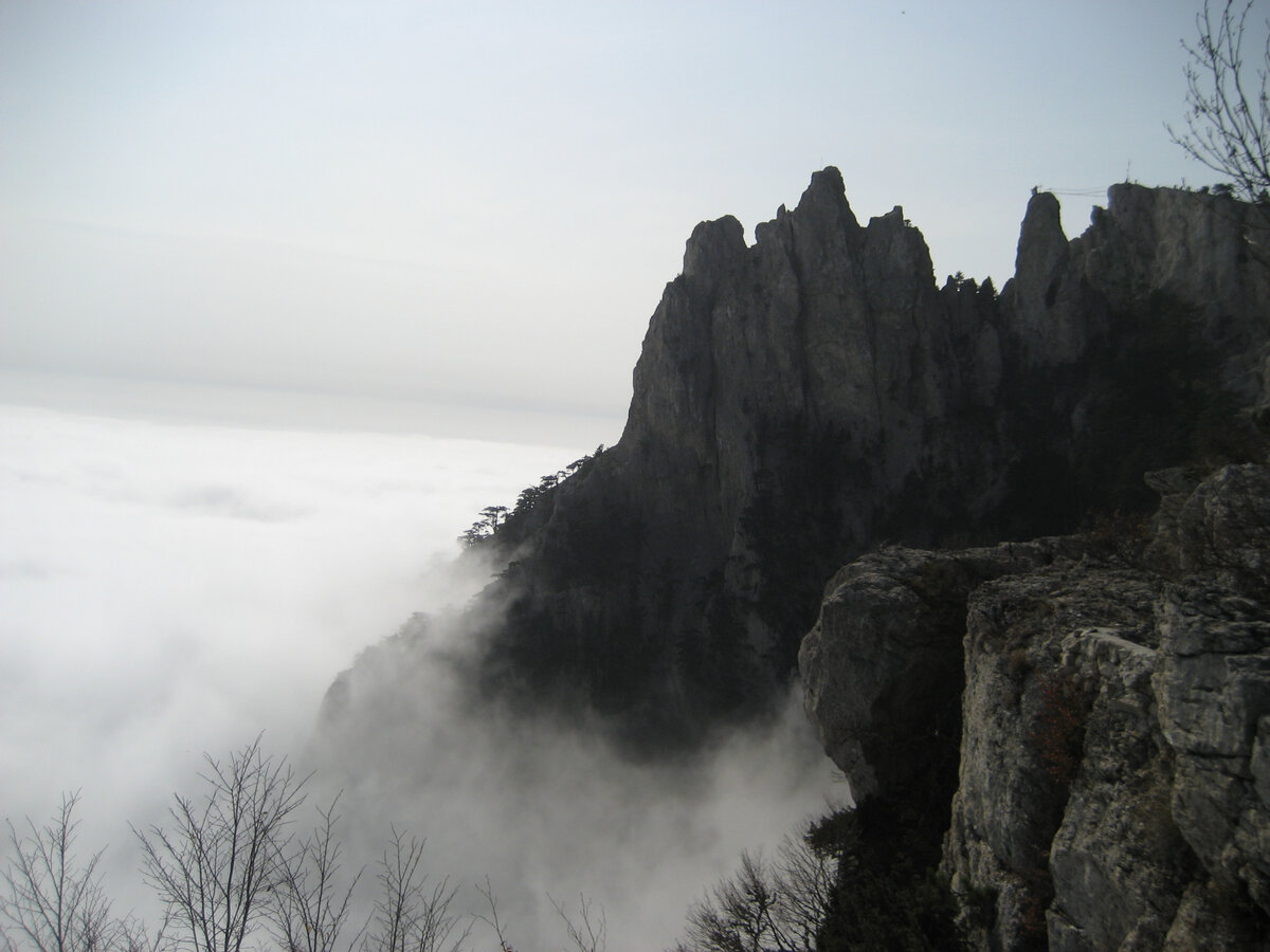 Вершина горы Ай-Петри откуда, если верить легенде, прыгнул Петр