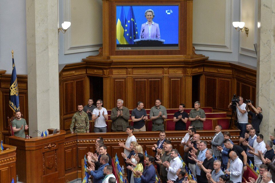     Политики опасаются, что население Запада устанет от украинской повестки и переключиться на внутренние проблемы  REUTERS