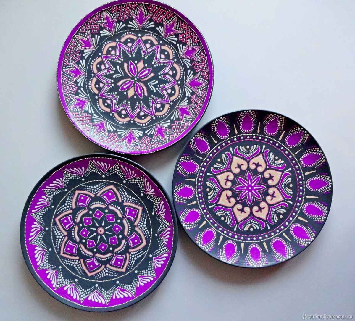 Настенные тарелки. Ручная точечная роспись