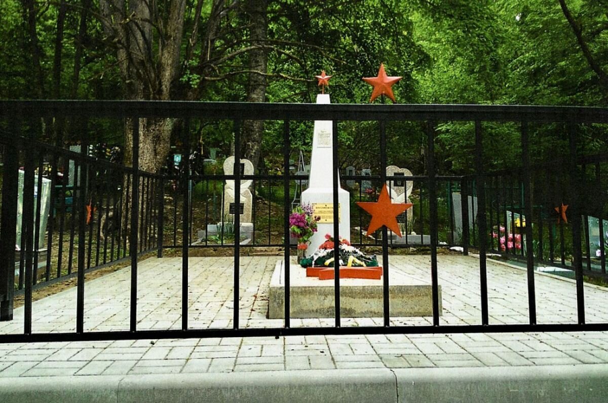    Захоронение советских воинов восстановили в Мостовском районе