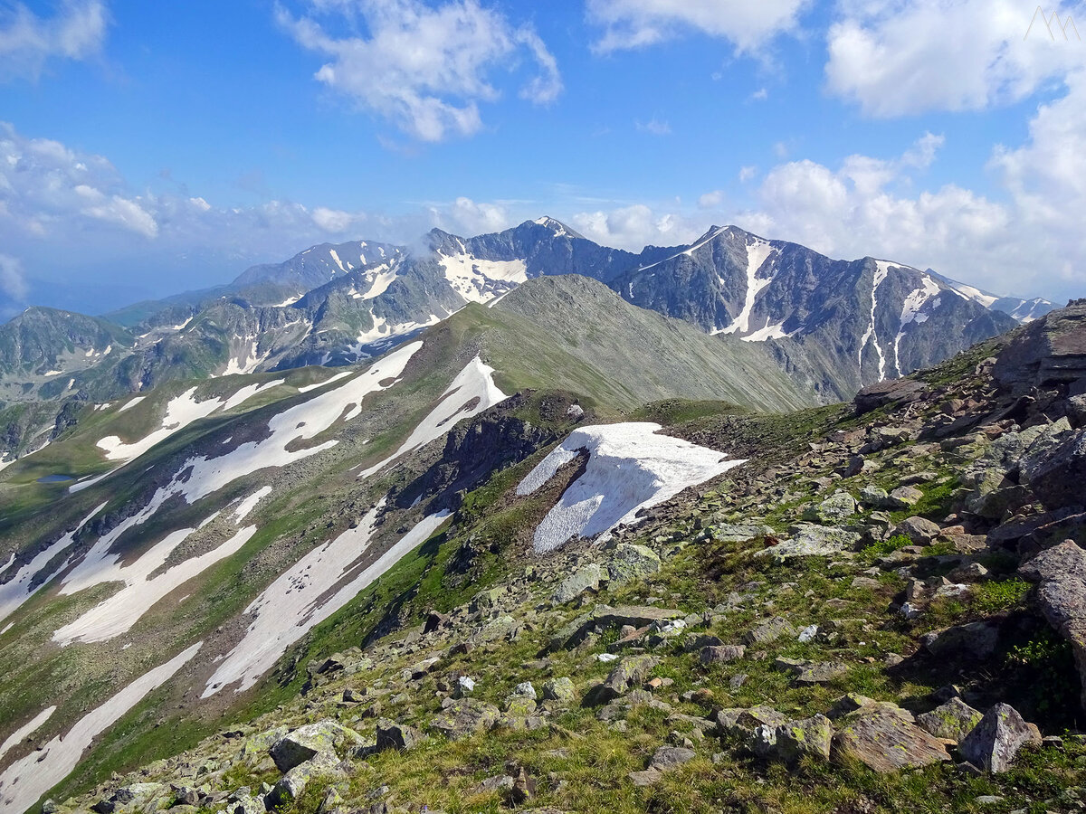 где находится гора казбек