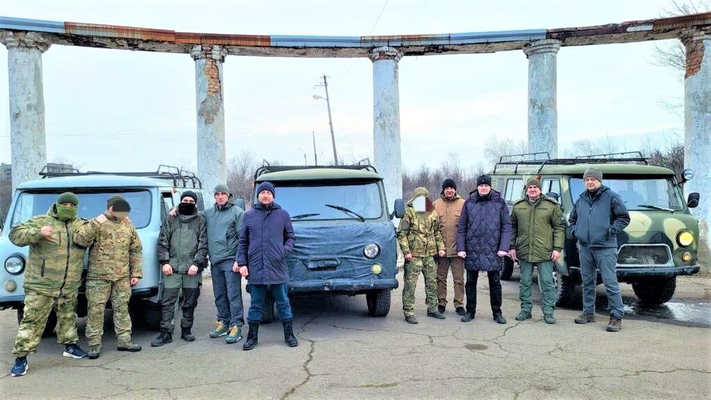    Югра передала Макеевке три внедорожника и несколько тонн вещей с медикаментами