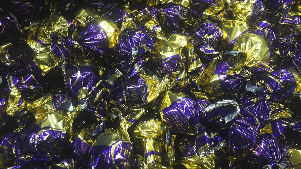     Начальную цену за один подарок предпринимательница снизила на 135 рублей.