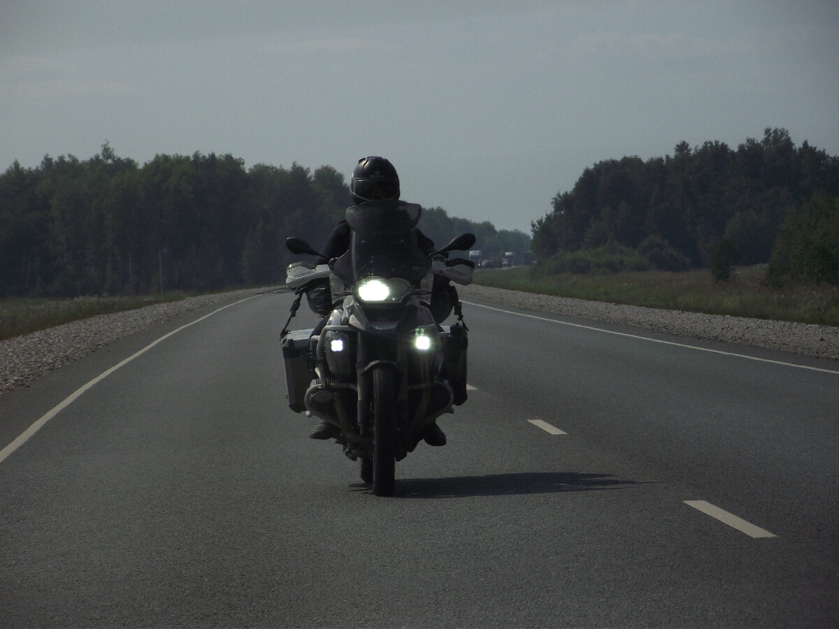 Но по дороге нам встретилось очень много мототуристов. Ни разу не путешествовал на байке, но это даже интересно: смогу ли я доехать из Москвы до Владивостока? (С) Фото из личного архива автора (С), 2019 г. (листайте вправо ->)