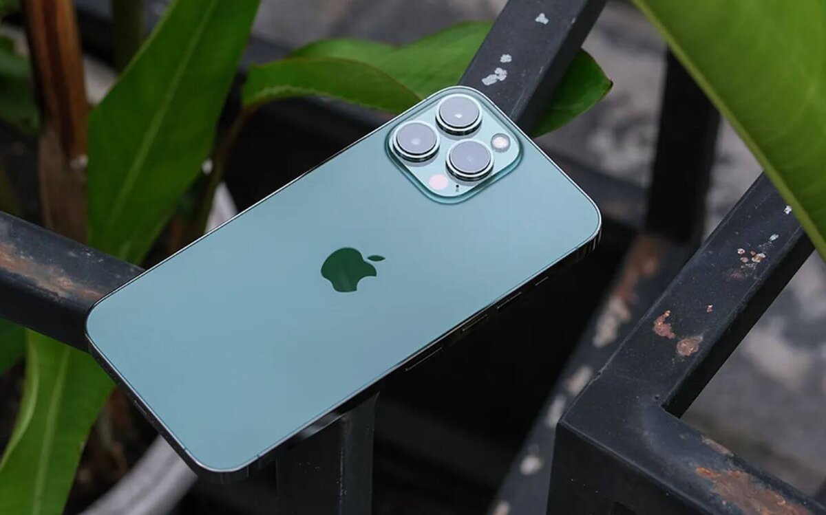    Эти аксессуары понадобятся вам, если любите носить Айфон без чехла