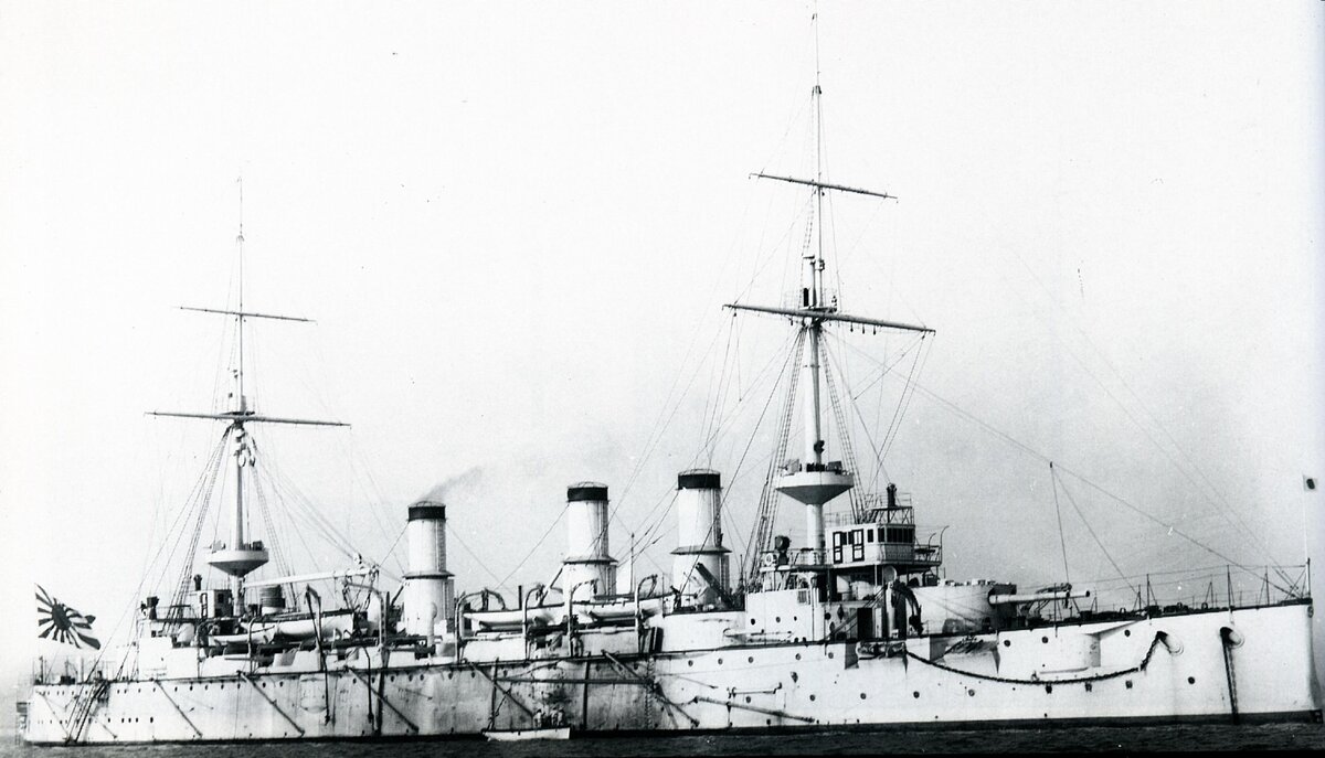 Japanese_cruiser_Azuma_at_Portsmouth