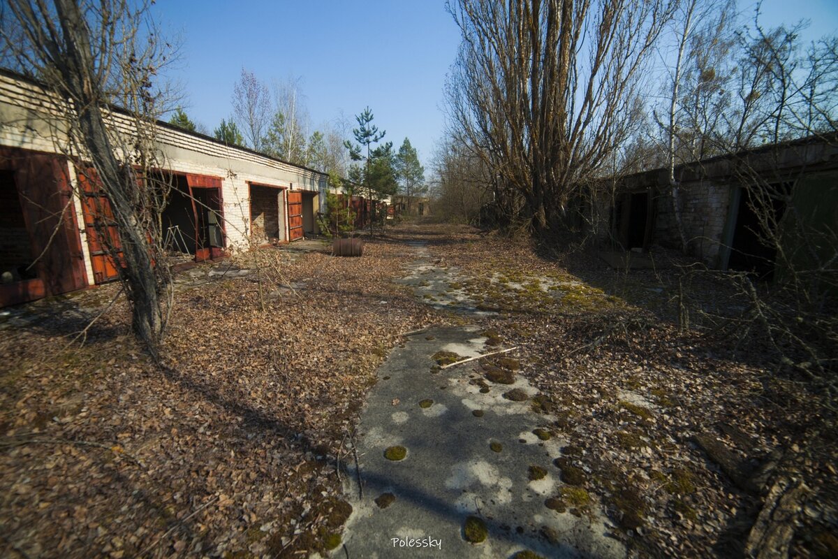 Припятские гаражи сегодня уже 34 года без присмотра. Что там осталось? Фото