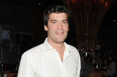 Алехандро Санто-Доминго давила
Возраст: 36
состояние: $ 11,7 млрд.
страна: Колумбия
молодой, лихой и с Гарвардским образованием, он владеет одним из крупнейших в мире пивных состояний и частным Карибским островом бару.
