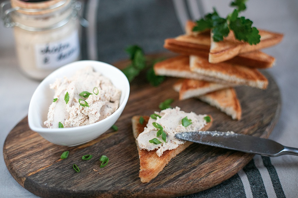 Куриный паштет. Паштет из куриной грудки. Паштет из куриной грудки в блендере. Паштет из куриного филе с орехами. Хумус и форшмак.