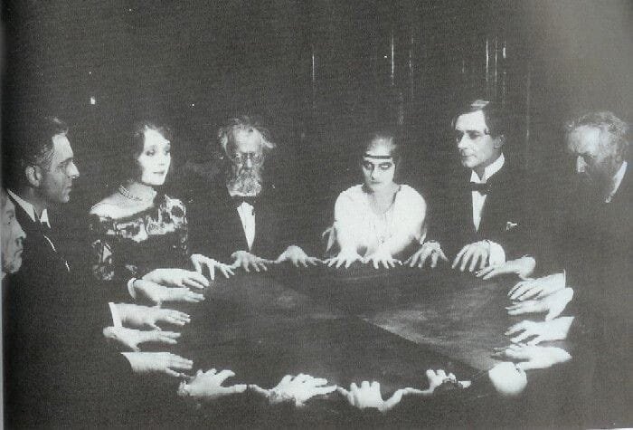 Сеанс спиритизма